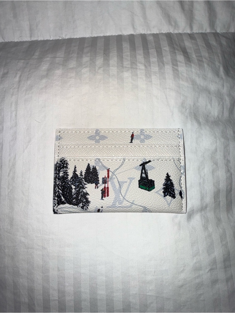 White Ski Lv Card Holder